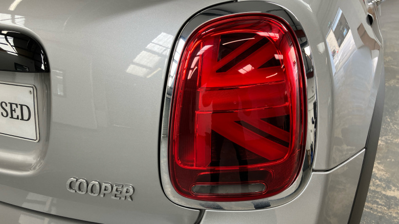 MINI Hatchback 1.5 Cooper Classic 5dr Auto Petrol Hatchback
